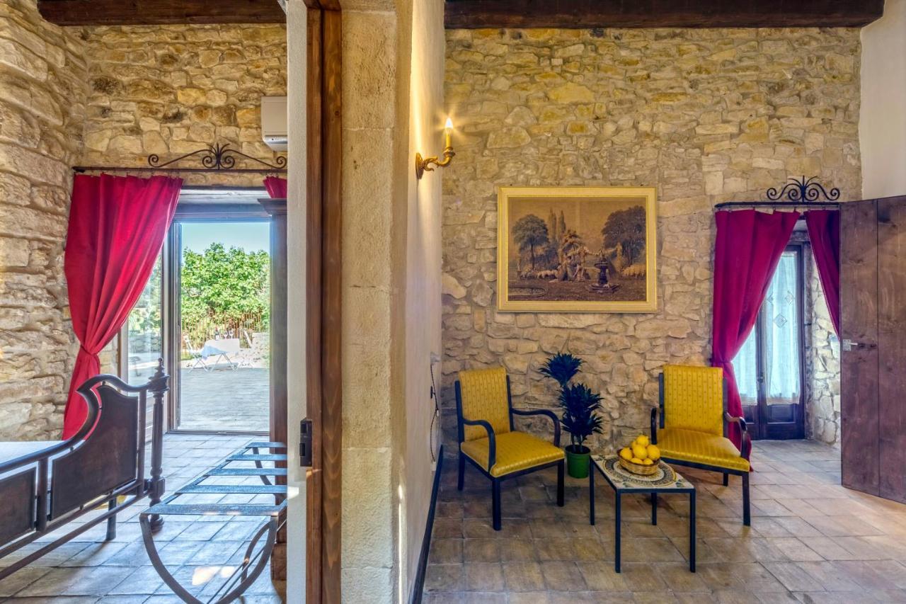 Masseria Fortificata Lo Zafferaneto Buccheri エクステリア 写真