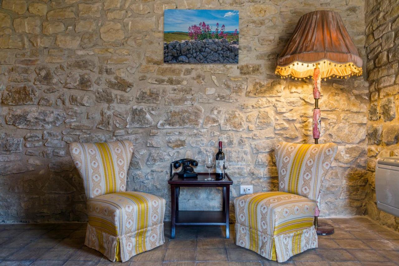 Masseria Fortificata Lo Zafferaneto Buccheri エクステリア 写真