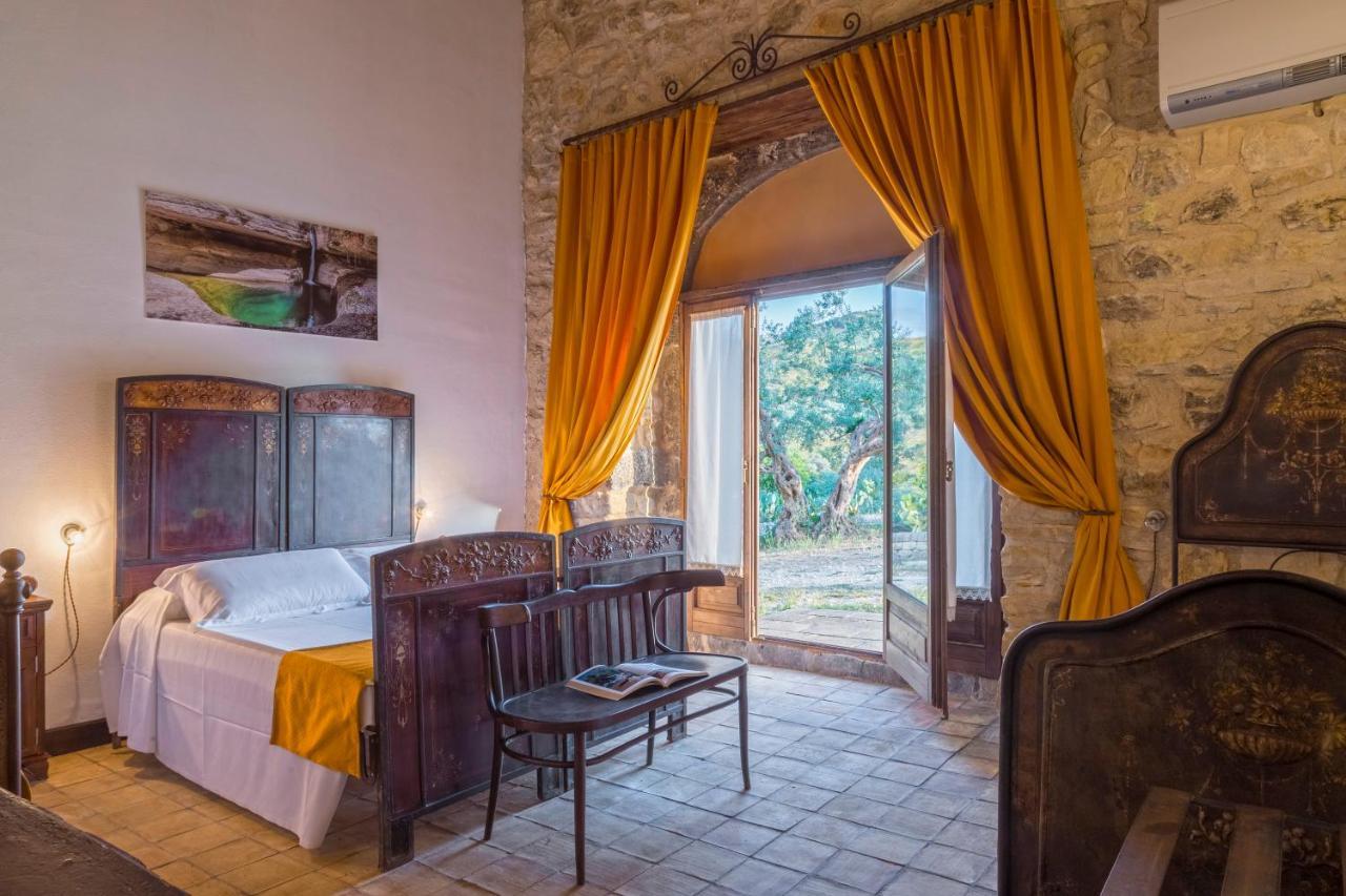 Masseria Fortificata Lo Zafferaneto Buccheri エクステリア 写真